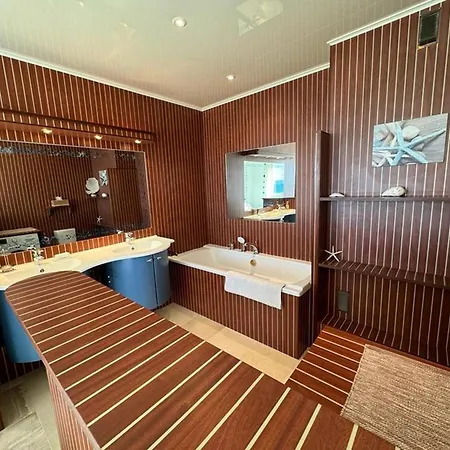 Lejlighed Grand Climatise Avec Terrasses, Vue Mer, Parking Et Wifi - Fr-1-335-173 Hyères