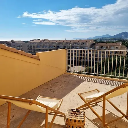 Grand Climatise Avec Terrasses, Vue Mer, Parking Et Wifi - Fr-1-335-173 Hyeres