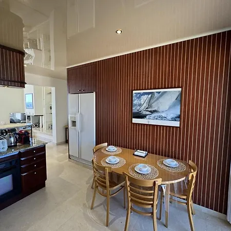 Grand Climatise Avec Terrasses, Vue Mer, Parking Et Wifi - Fr-1-335-173